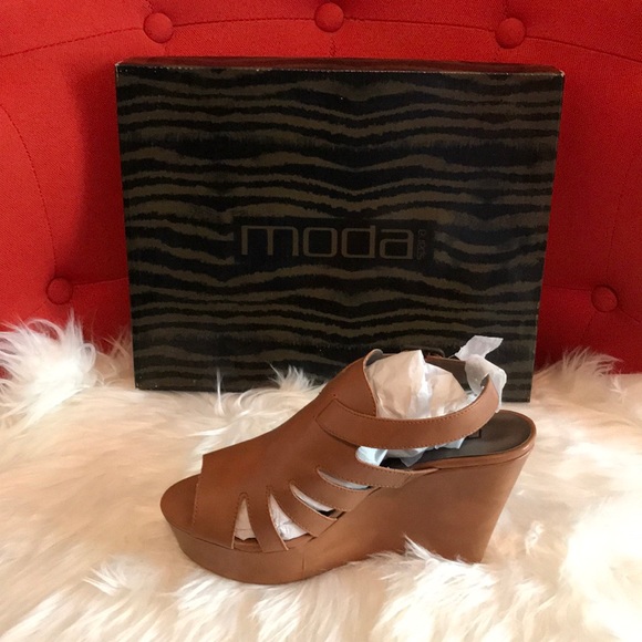 Moda Platform Wedges - Picture 2 of 5